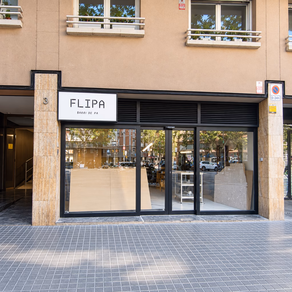 Fachada terminada de la panadería Flipa en avenida de Madrid 1, Barcelona